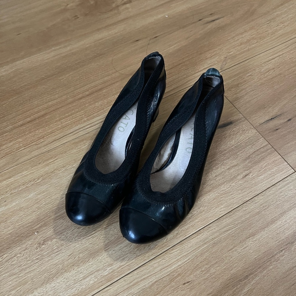 Green Pearl Black Mid heel shoes